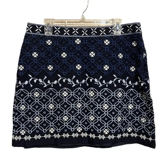 LOFT Dresses & Skirts - Loft Embroidered Floral Geometric Mini Skirt Size 14 Lined Navy Blue White